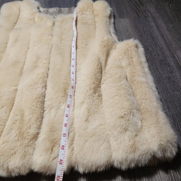 Super soft & comfy Y2K Bratz style light tan cream faux fur vest with zipper - Picture 10 of 13